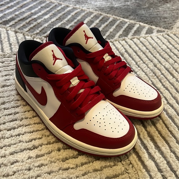 Jordan 1 Low Reverse Black Toe Sneakers
